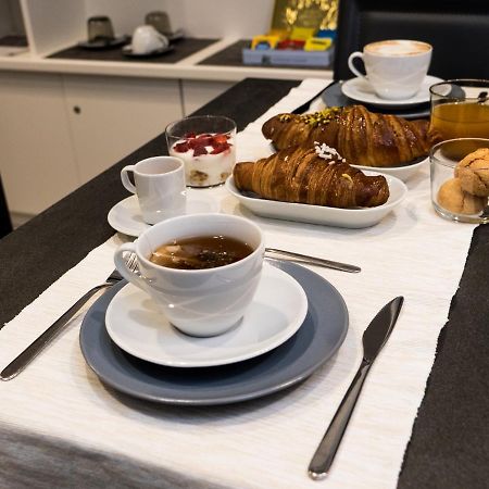 Midnight In Genova Hotel ภายนอก รูปภาพ