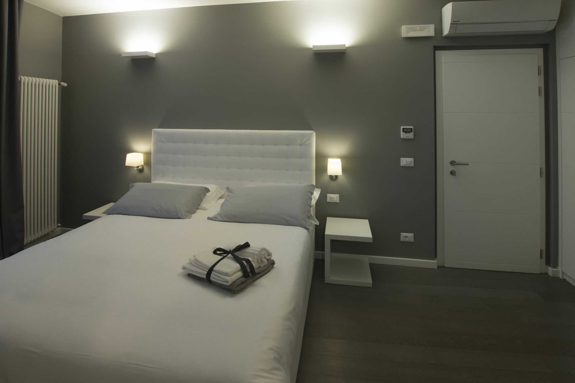 Midnight In Genova Hotel ภายนอก รูปภาพ